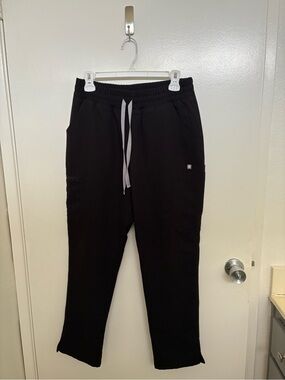 Figs - High Waisted Yola Skinny Scrub Pants - Black - Medium Petite
